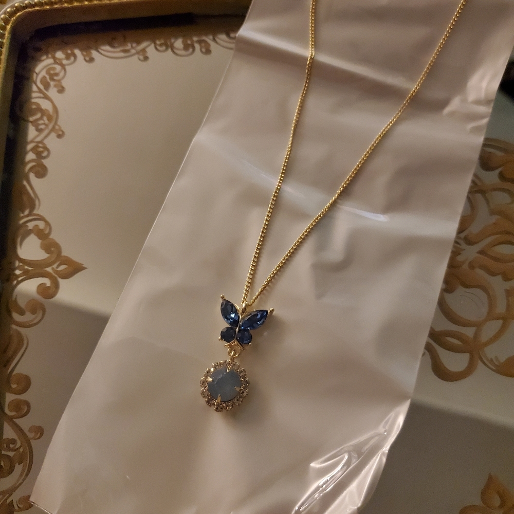 🦋Blue crystal fire opal butterfly necklace - Picture 7 of 7